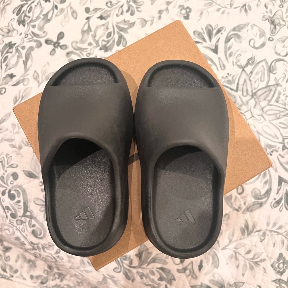 Onyx Yeezy Slides